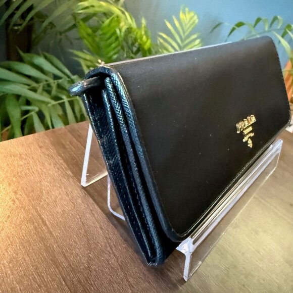Prada Black Nylon & Saffiano wallet - includes box and card - Picture 4 of 16